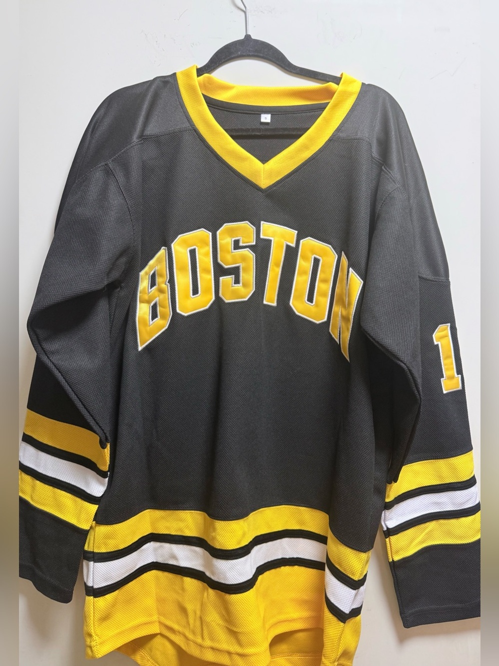 New Happy Gilmore #18 Jersey Boston Adam Snadler Jersey. Size Small